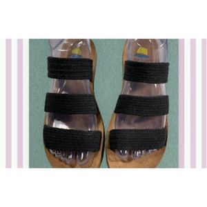 Maui Island Black Sandals 7M Very Nice Preowned Condition